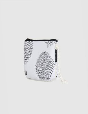 伊勢丹新宿店先行販売　Ｈｅｒａｌｂｏｎｙ　ｘ　Ｅｖｅｒｙｄａｙ　ｍｅｄｉｕｍ　ｆｌａｔ　ｐｏｕｃｈ　ｉｎ　ｗｈｉｔｅ